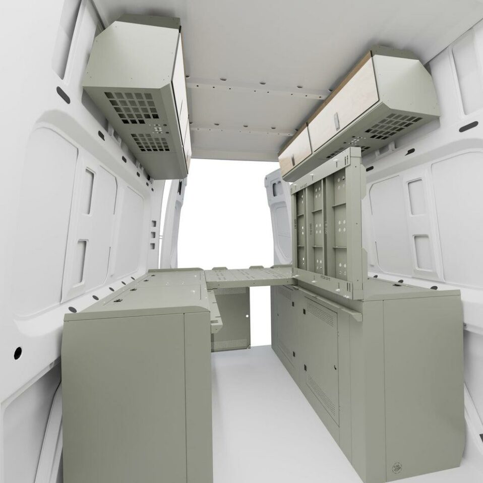 Moon Bed gris vert installé dans un fourgon avec une partie de la plateforme relevée.